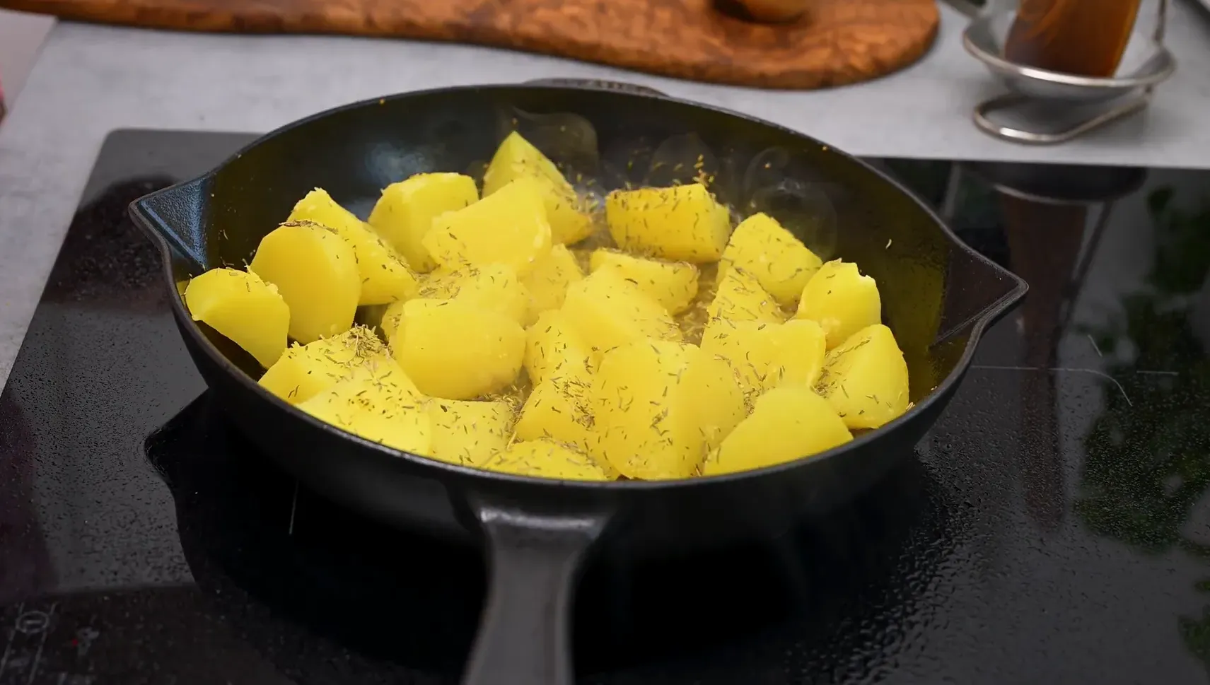 Frying potatoes with herbs and garlic